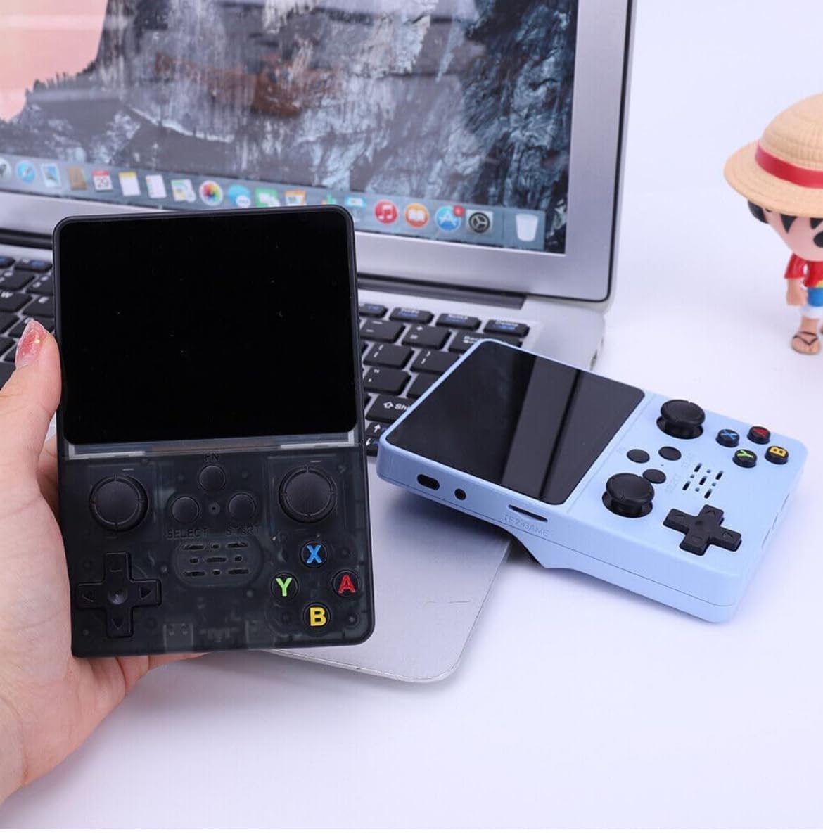 R35S l Retro Video Game Console 64GB Mini Handheld Gameboy Built in 8000+ Classic Games + PSP Games 3.5-inch IPS Screen Dual 3D Joystick